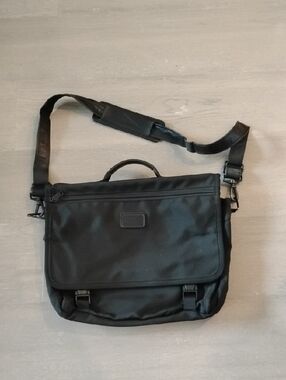 Tumi Black Messenger Bag - Classic Professional Carry